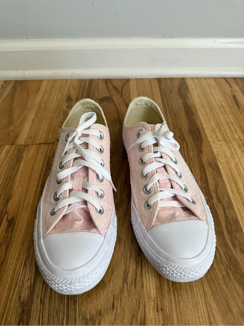Size 7 - Converse Chuck Taylor All Star Low Cherry Blossom Women’s
